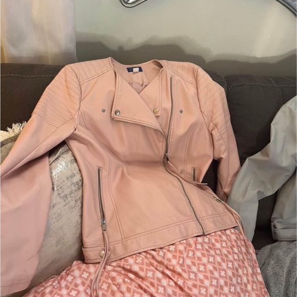 Jackets - Picture 1 of 4